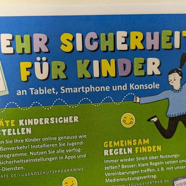 Ausschnitt eines Flyers zum Thema Sicherheit für Kinder an Tablet, Smartphone und Konsole