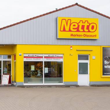 Frontalansicht des Eingangsbereiches des Netto Marktes