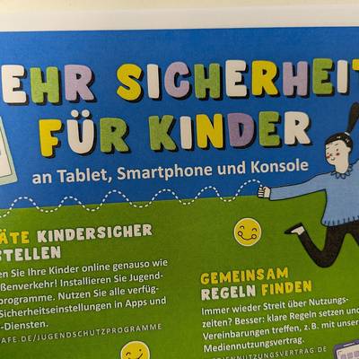 Ausschnitt eines Flyers zum Thema Sicherheit für Kinder an Tablet, Smartphone und Konsole