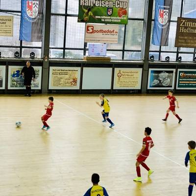 ein Fußballspiel in der Sporthalle in Tangerhütte