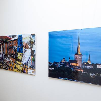 es sind drei verschiedene Motive auf dem Foto, eine Häuserfassade, eine Frau an Ihrem Marktstand und ein Foto mit einem Kirchturm
